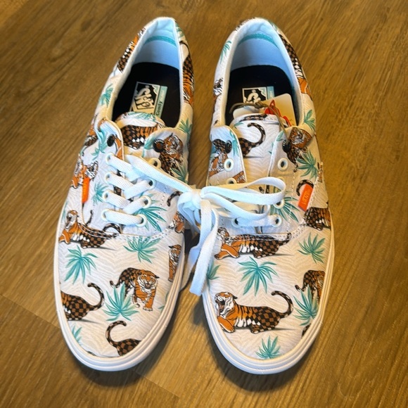 Vans men’s Discovery Channel x ComfyCush Era 'Project Cat' shoes size 10 - Picture 2 of 9